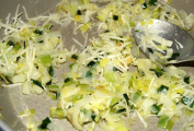 [02]Náplň – osmažený pórek se sýrem pecorino