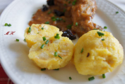 [08]Polentové knedlíky na řezu
