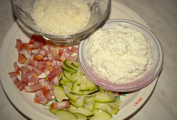 [01]Nastrouhaný parmezán, Cottage, cuketa slanina ozdobení 