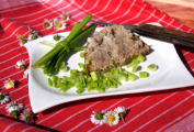 Rillettes (rijet) – tradiční francouzská pochoutka z české zabijačky