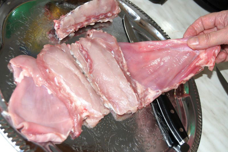 Vykostěný králičí hřbet - u středu králičí svíčková