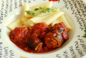 Recept na plněné cukety v rajské omáčce s těstovinami 