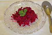 Domácí fermentovaný zeleninový salát (Pickles) .