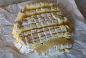 Nakrájený sýr Camembert