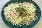 Nastrouhaný sýr Pecorino Romano s lístečky čerstvého tymiánu