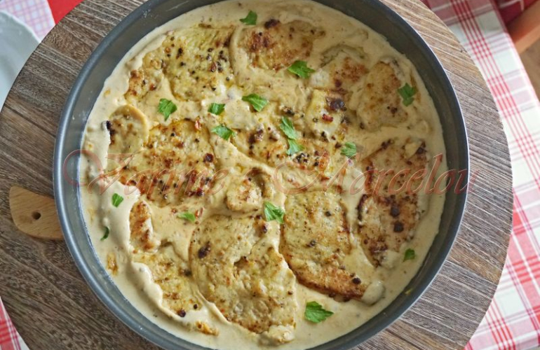 Kuřecí či krůtí medailonky s lahodnou omáčkou ze sušených rajčat a smetany