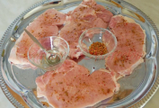 Plátky masa se steakovým kořením
