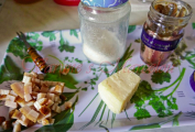 Uzený špek, Grana Padano, sůl, ančovičky
